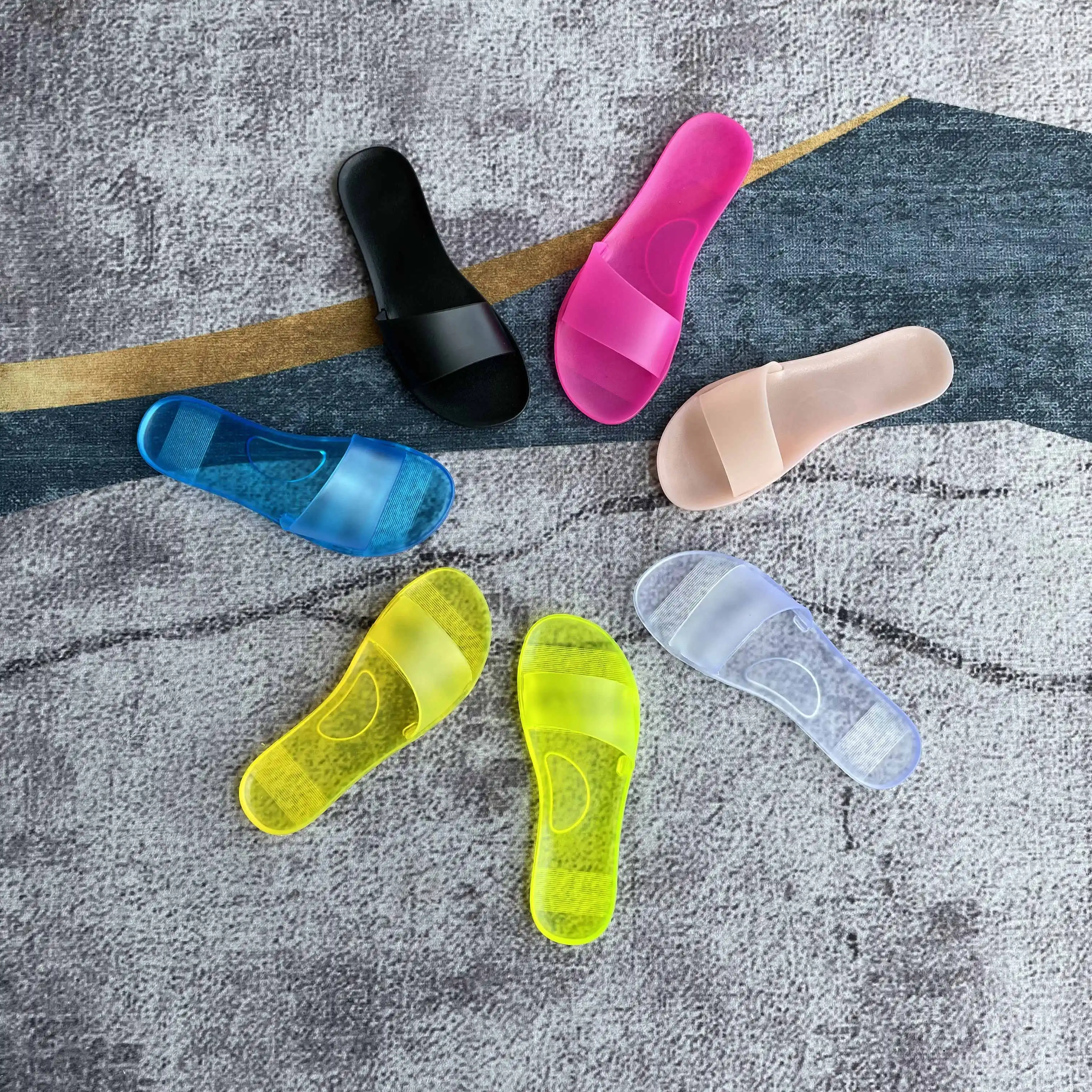 2022 Fashion Summer Sandals Clear Shoes Slip-On Jelly Shoes Ladies Flat Beach Sandals Outdoor Woman Slides