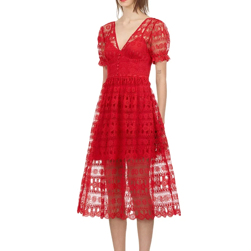 Женское кружевное платье средней длины с коротким рукавом