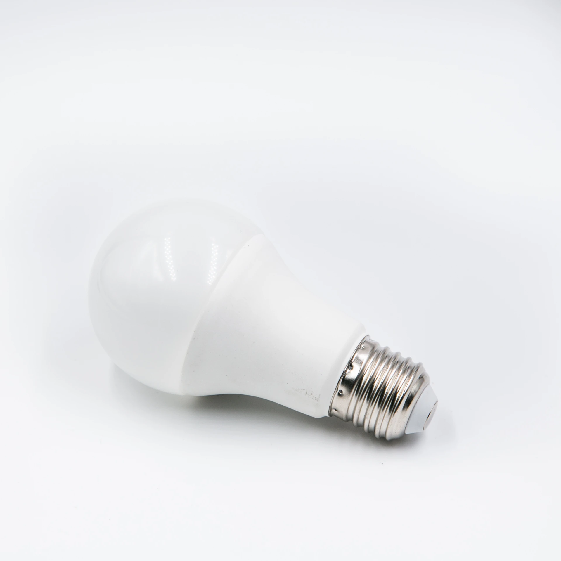 Factory Price 2 year Warranty E27 Led Bulb 3w 5w 7w 9w 12w 15w 18w Led Bulb Light A60  Plastic Aluminum Lamp Skd Bulb Housing