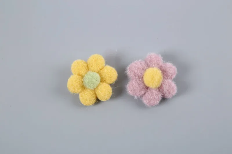 New Hand-woven Flower Wool Crochet Yarn Textile Handmade Weeding Flowers Clothing Accessories Colorful Puff Flower
