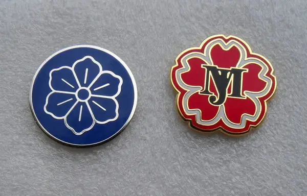 China manufacturers planet aircraft shape lapel pin,gold plated metal enamel badges,sky brooch pin gifts