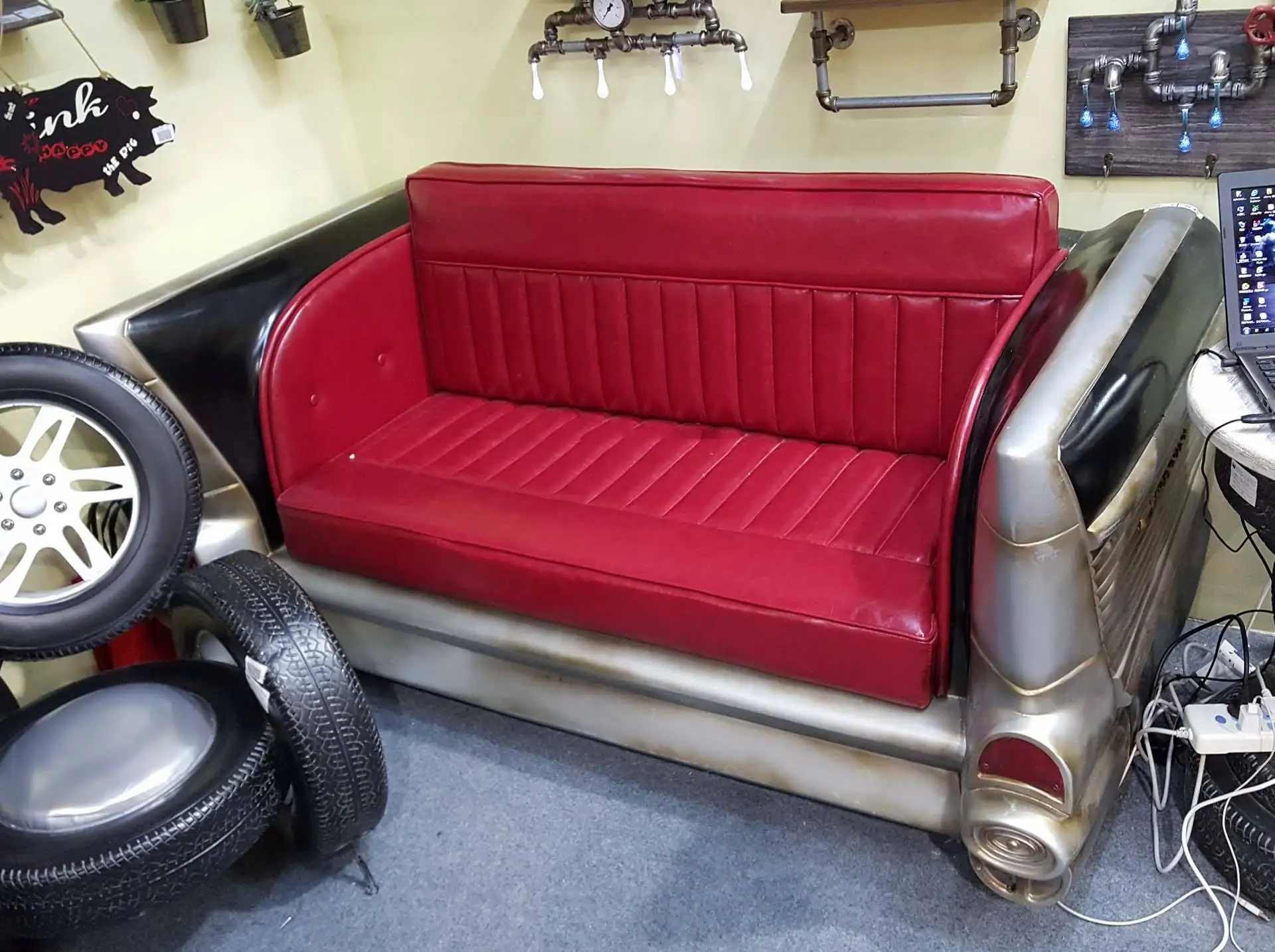 2024 Newest customize car head punk bar decoration Europe Retro Old Car Model diy home decor car Living Room Couch