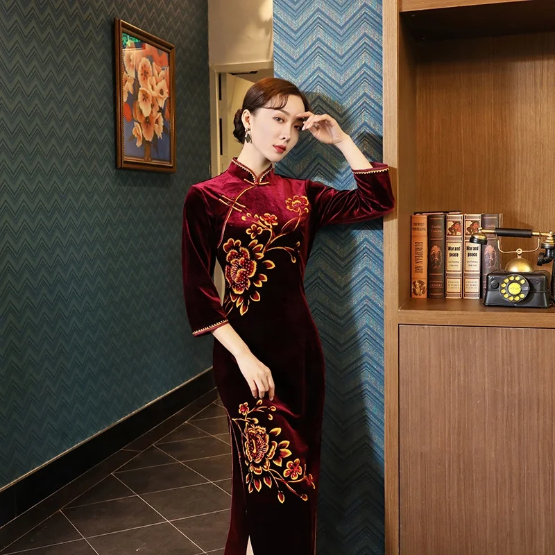
Traditional Chinese Cheongsam long embroidery Qipao winter velvet fabrics Wedding Dress For Women 