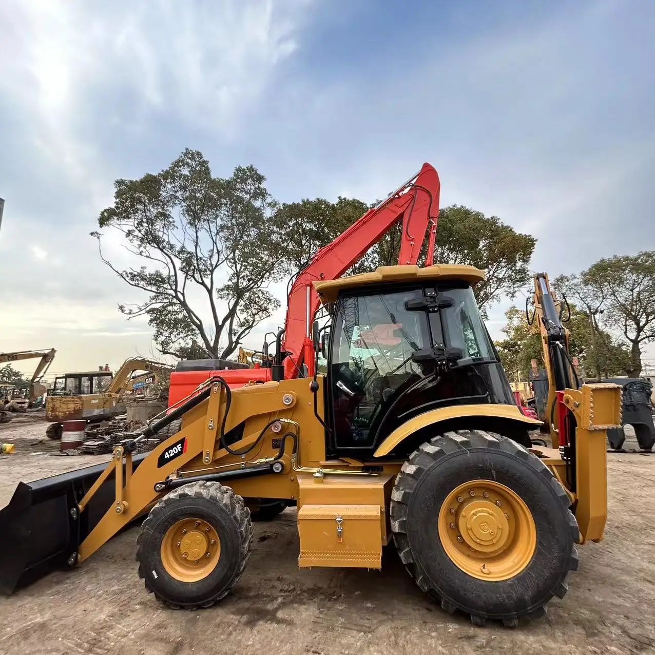 Hot Sale Used Caterpillar 420f 420f2 Backhoe Loader 95% New with 8 Ton Operating Weight Core Components Engine Pump PLC