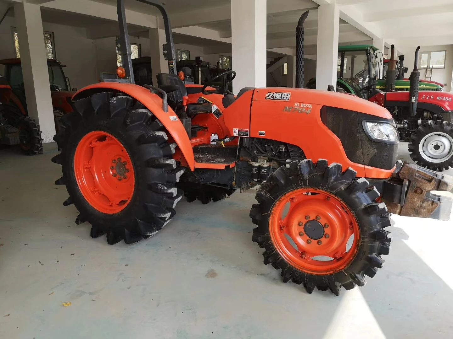 
 Шагающий трактор Kubota 704/854/954  