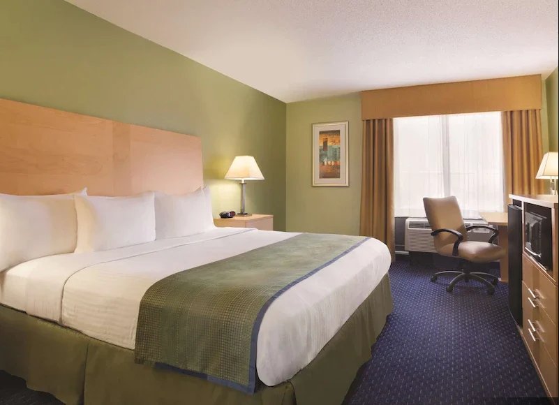 Обеденный стул Easton Ramada Encore от Wyndham TOP HOTEL FURNITURE PROJECT