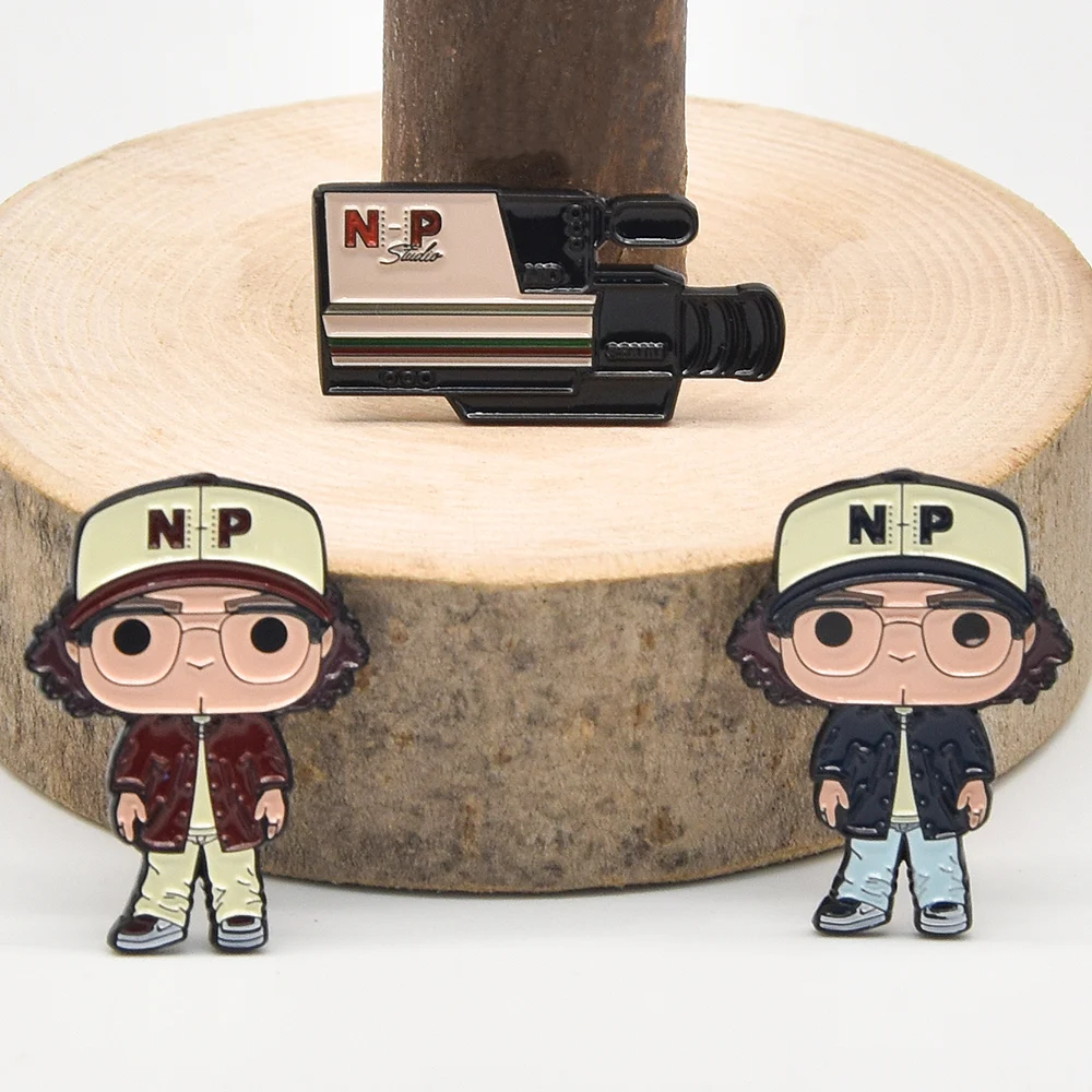 Custom pin factory making cartoon soft enamel lapel pins