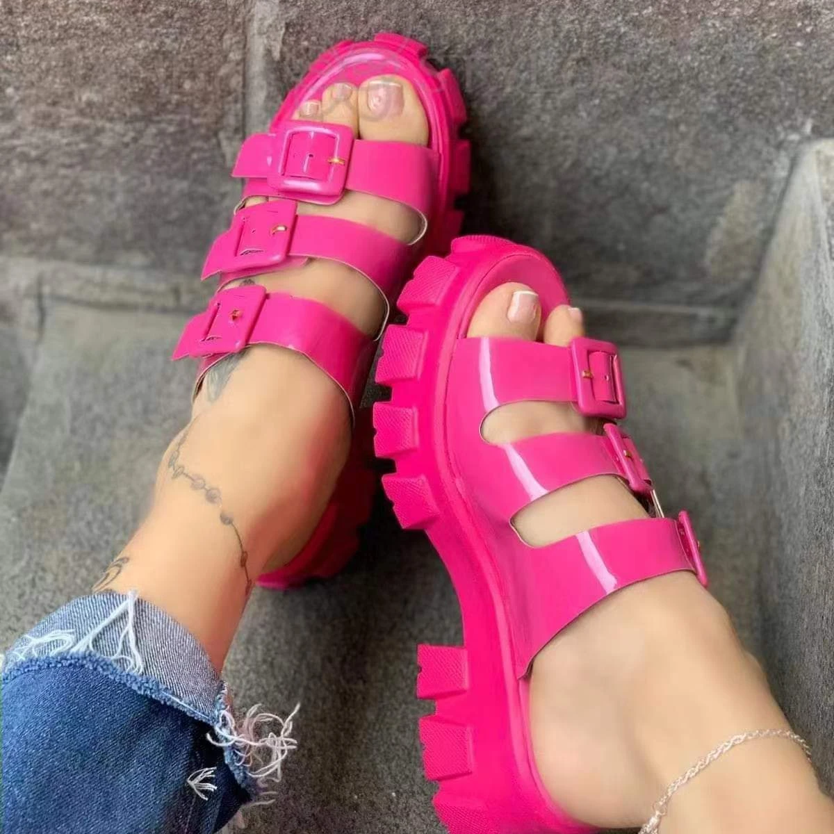 New Women Slippers Custom Sneakers Slippers 2023 Fashion Outerwear Sandals For Women And Ladies