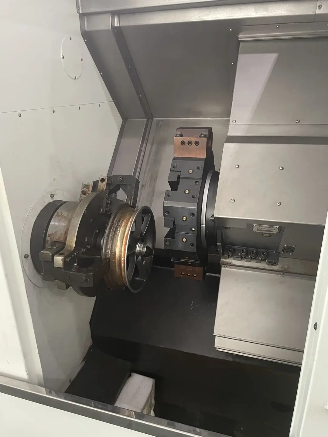 CL20 CNC Slant Bed Lathe Fanuc Turret Lathe Hydraulic Chuck Table Tailstock High Class