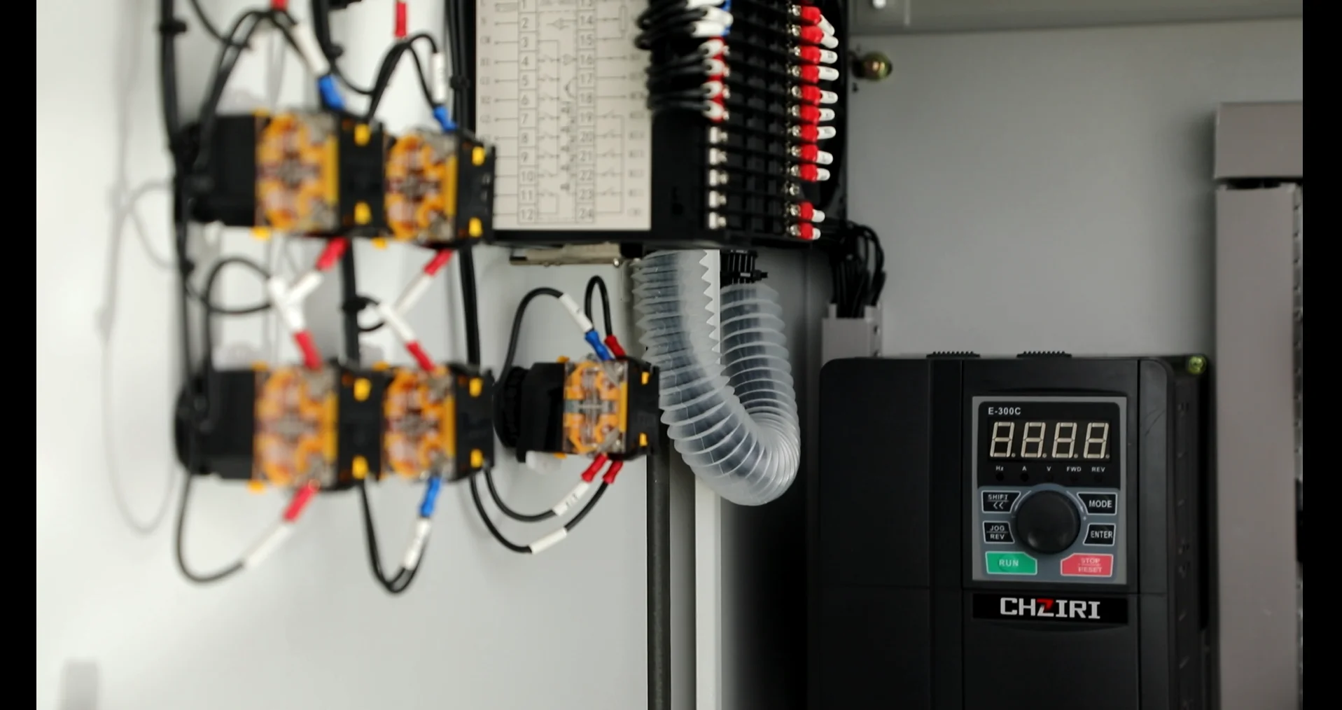 CHZIRI 3 phase 2.2kw 380v electric ac motor speed control inverter solar power system frequency inverters