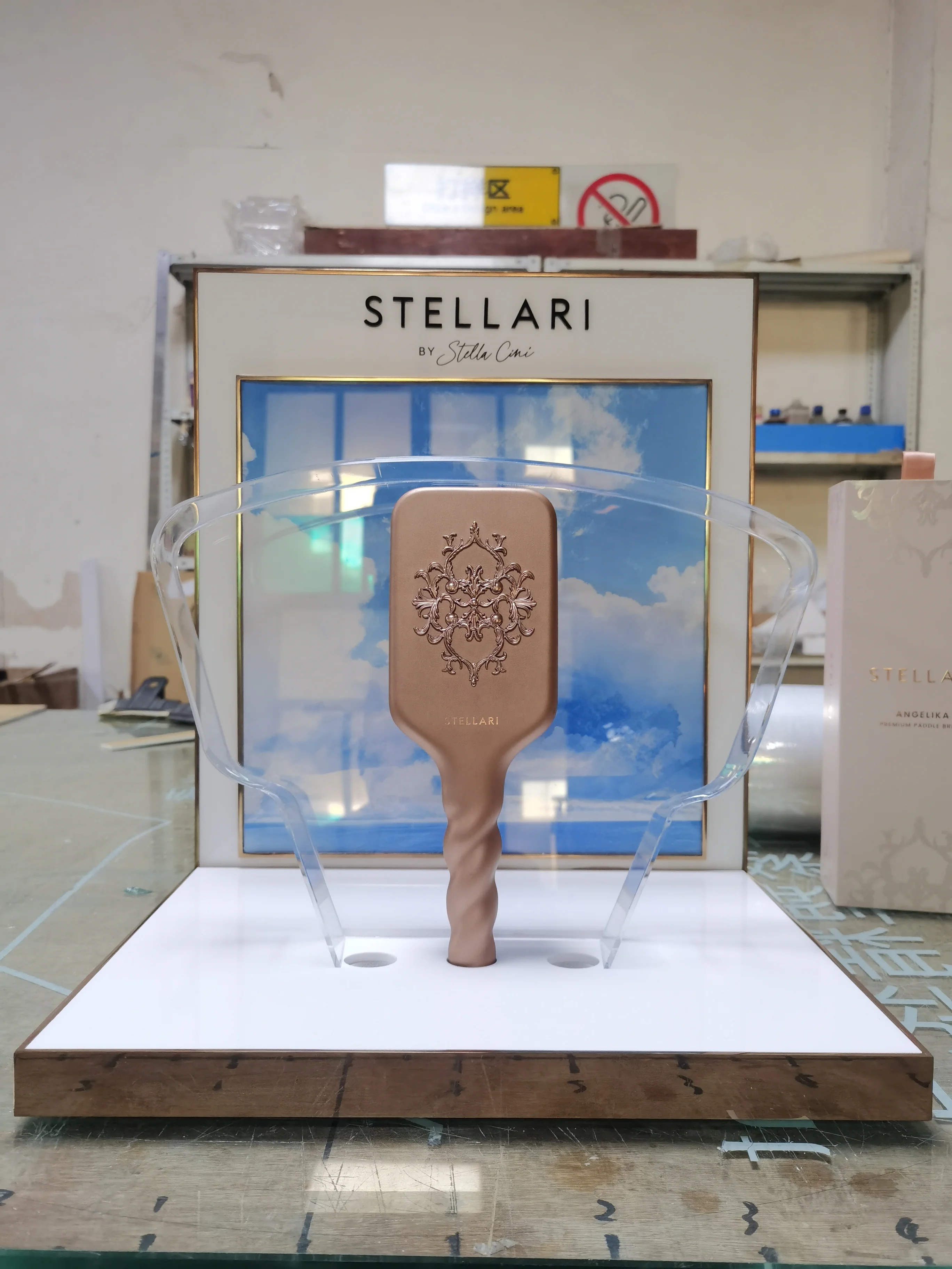 Custom Cosmetic display stand cardboard display stands for cosmetic acrylic L shape display stand