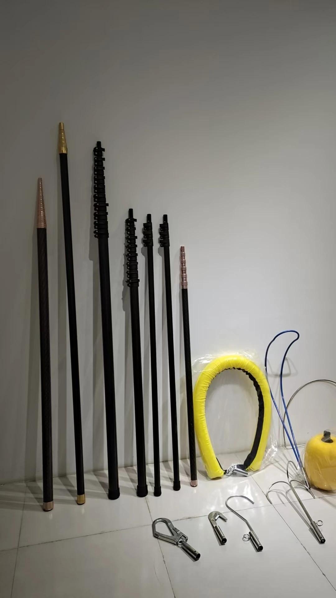 China factory wholesale carbon fiber stretchability Poles 2-8 sections pole for life saving