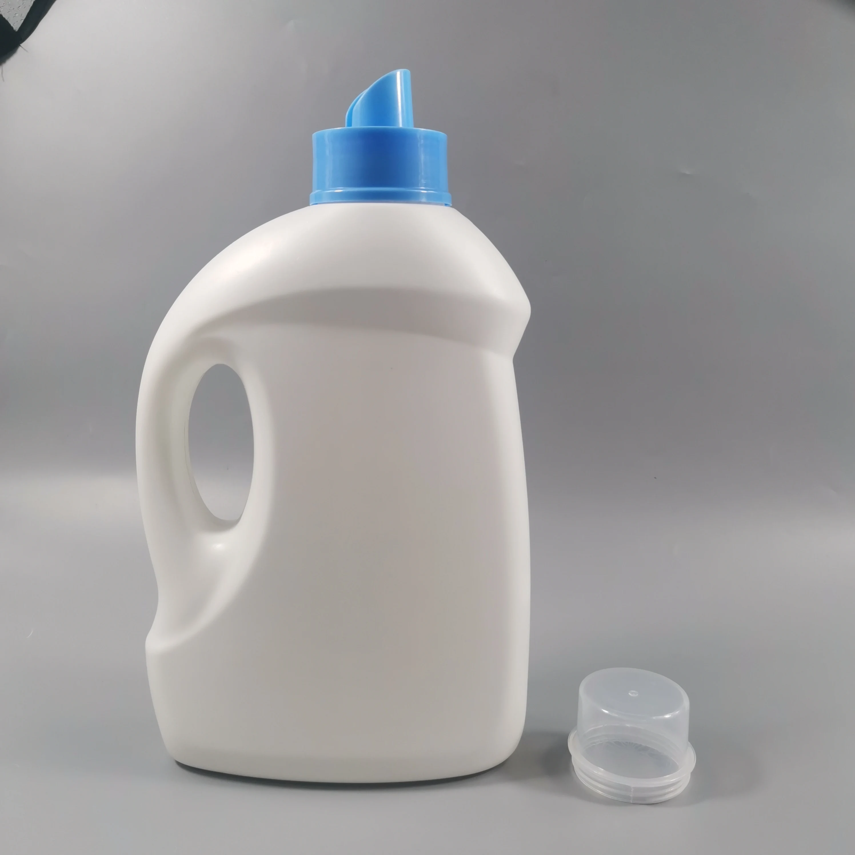 Liquid laundry detergent plastic bottles 2 litre wholesale from manufacturer PE bottles sold