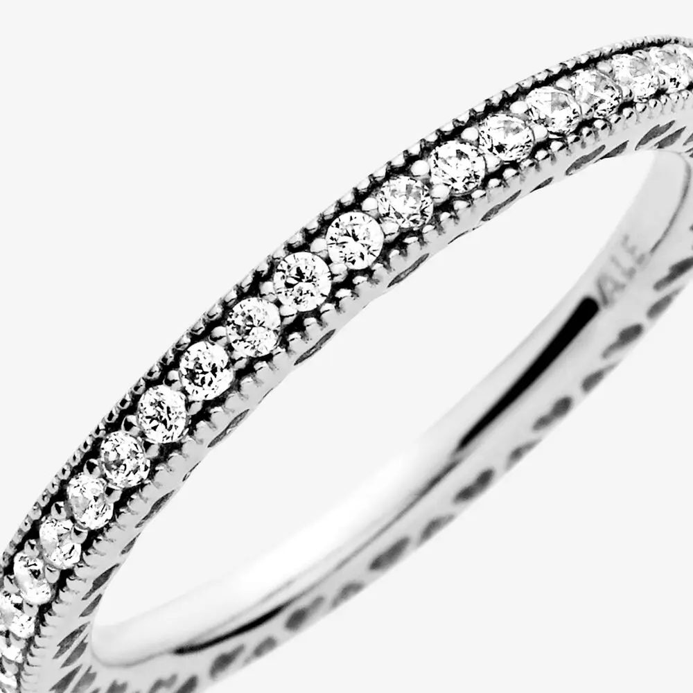Кольцо из серебра 925 пробы с фианитами и