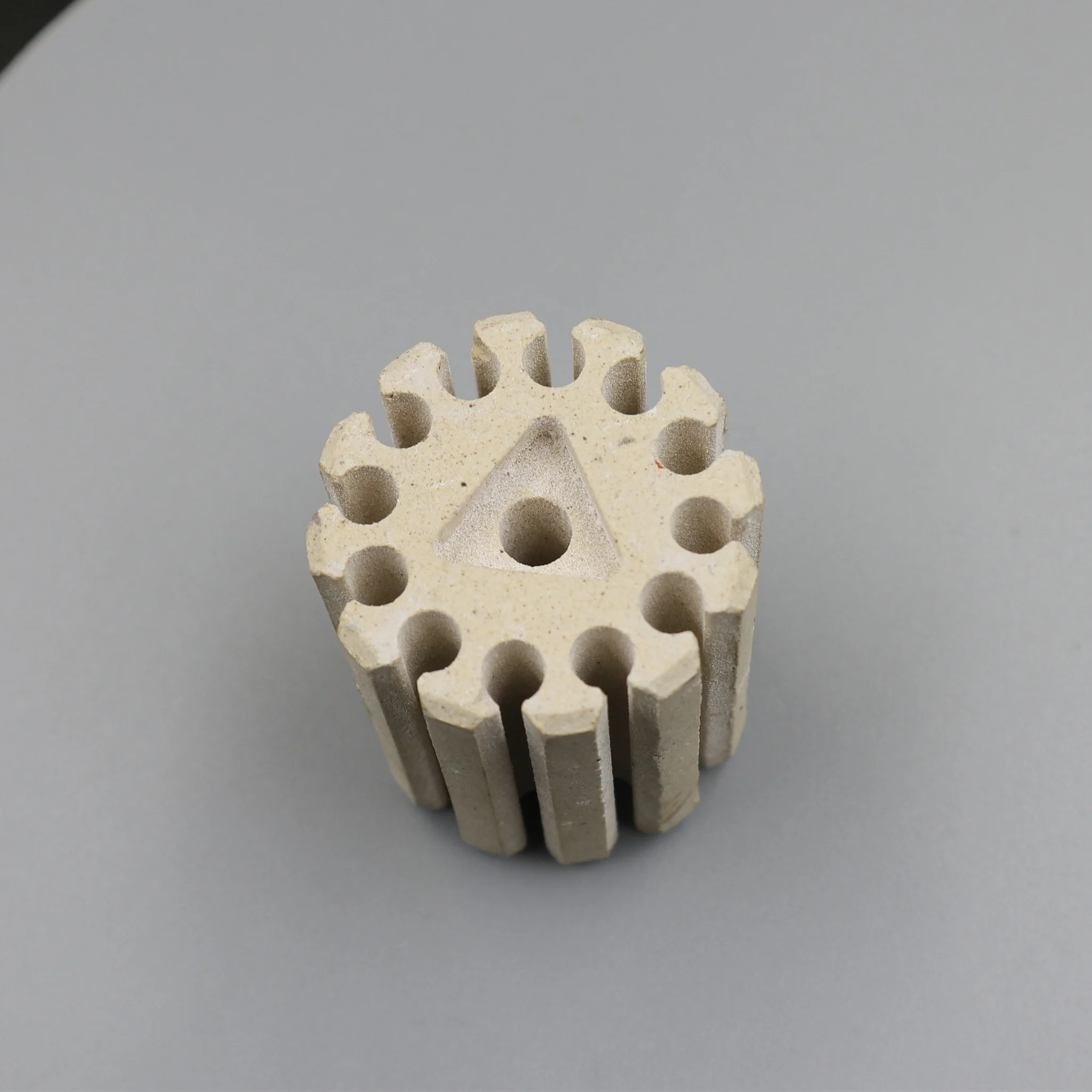Dry Pressing Insulating Ceramic Heating Element Cordierite Ceramic Core