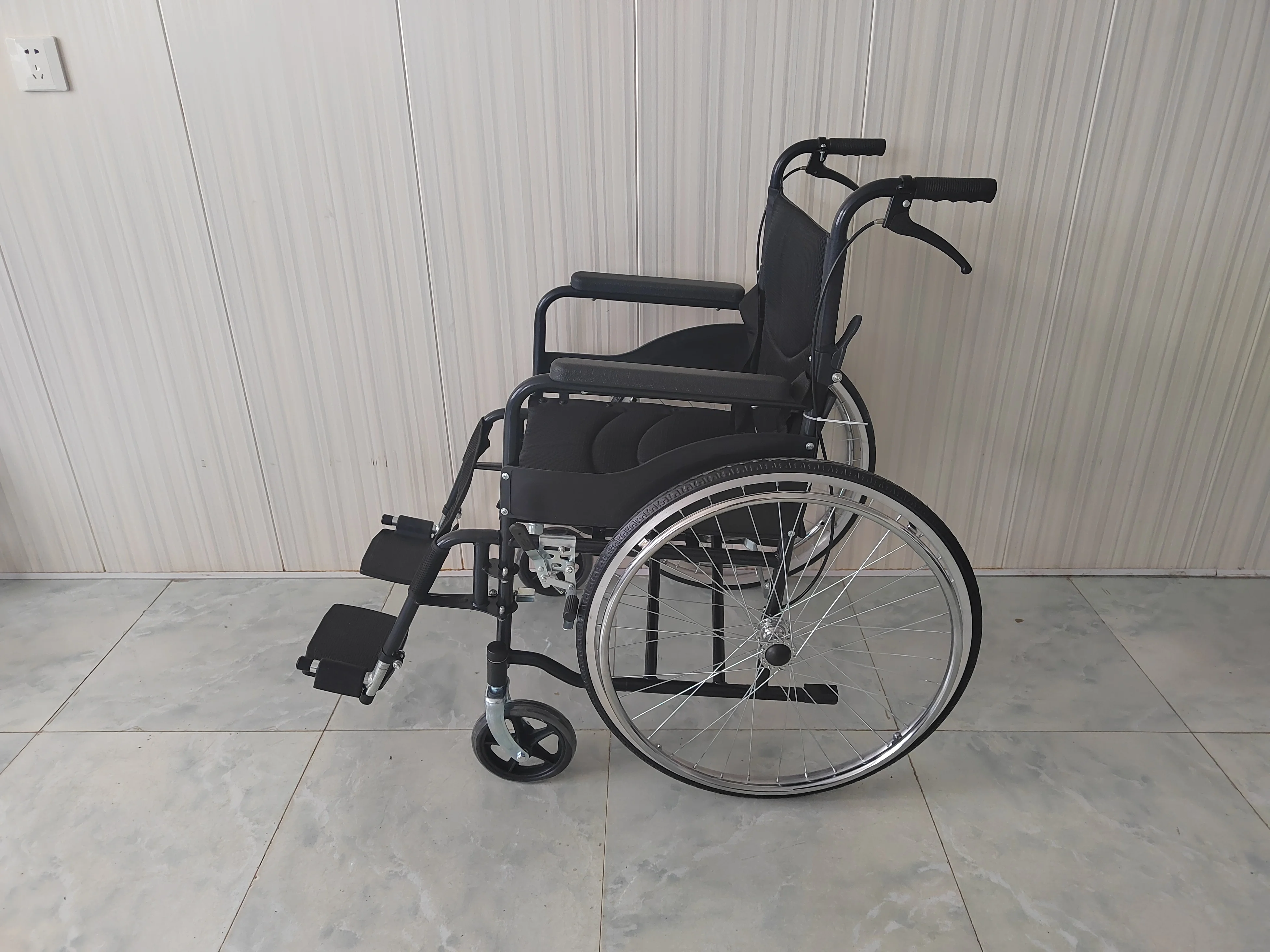 Folded Wheelchair  Detachable leg Wheelchair Light Weight and Economical Manual Wheelchair