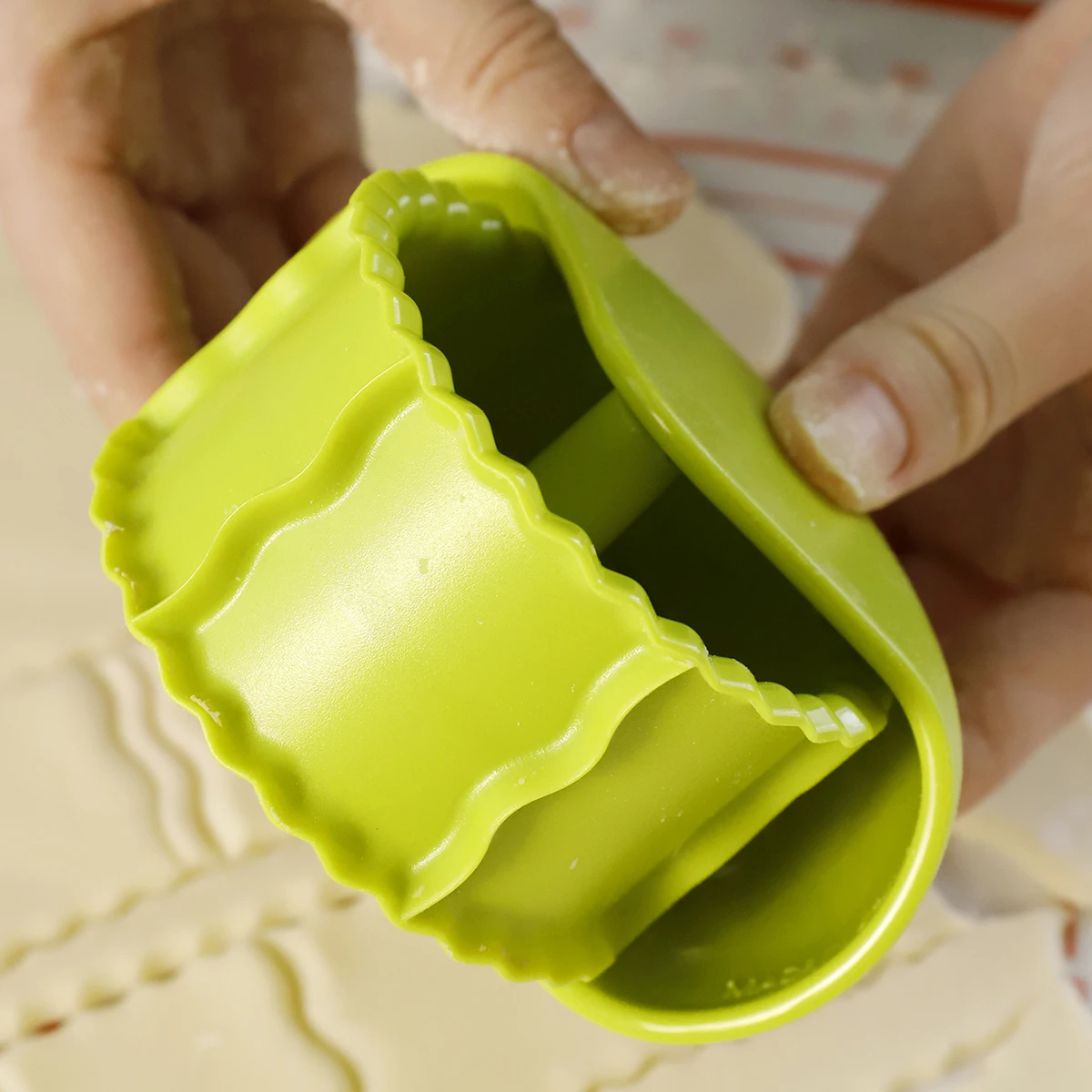 Kitchen baking tool cookie cutter roller for pie crust pastry crimping wheel