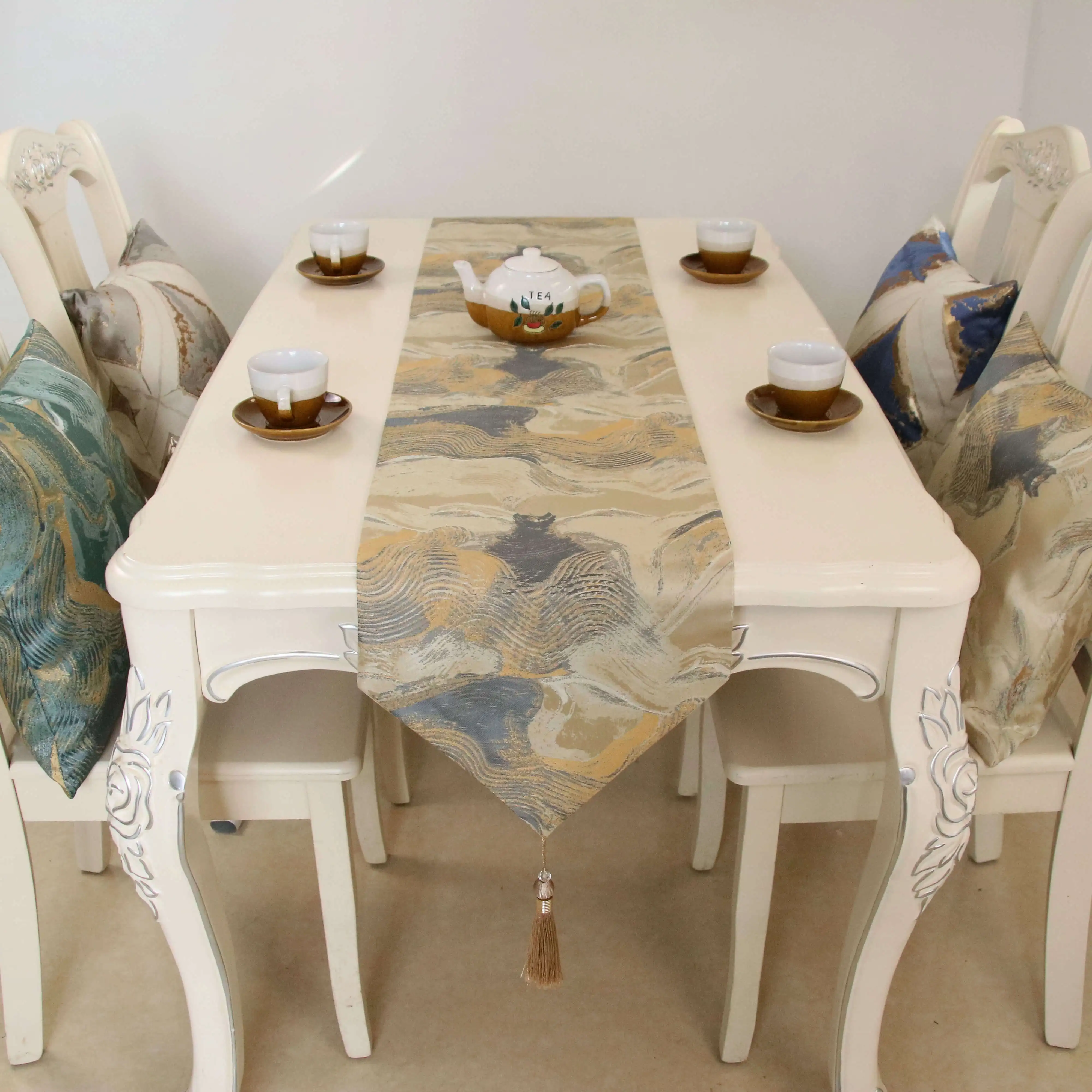 
Modern Polyester Jacquard Table Runner with Tassels For Hotel Table Decoration Wedding Party Banquet Decoration Accessories 