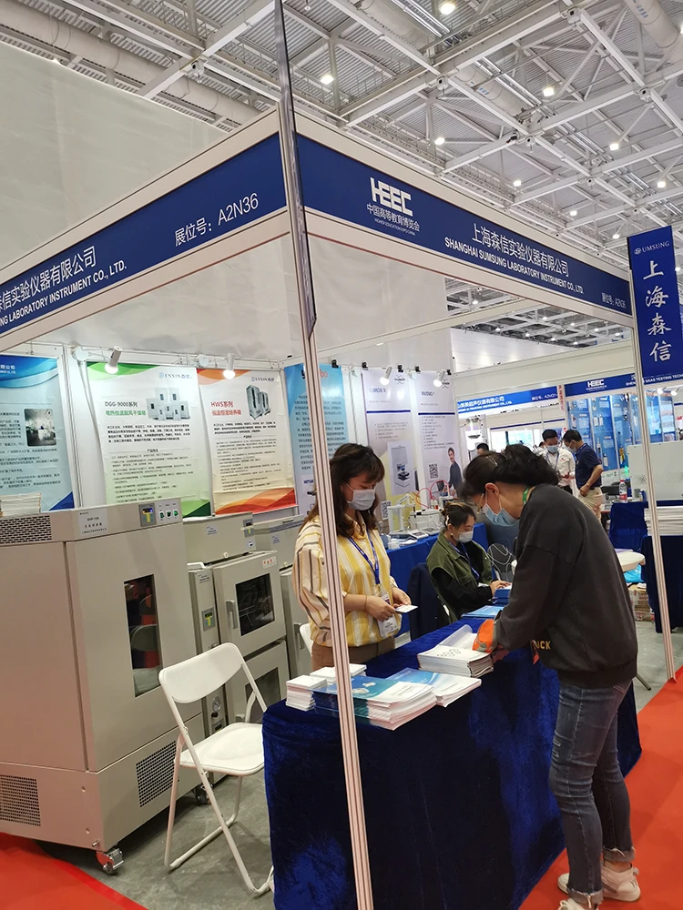 thermostat and humidistat incubator