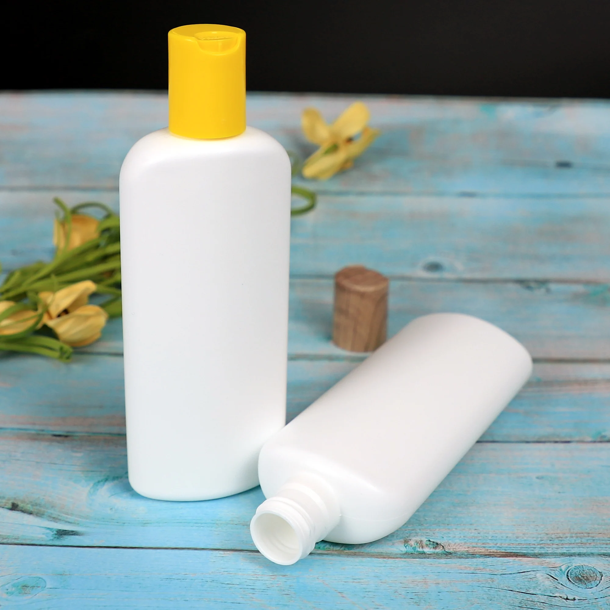 200ml Empty Bottles Flat Shoulder Bamboo Pump Bottle for Body Lotion