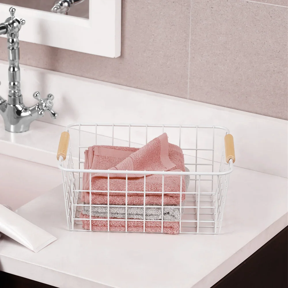 High Quality Christmas Metal Iron Wire Mesh Basket Storage Grill Organizer Wood handle Metal Baskets For Gifts, Toy, Cosmetic