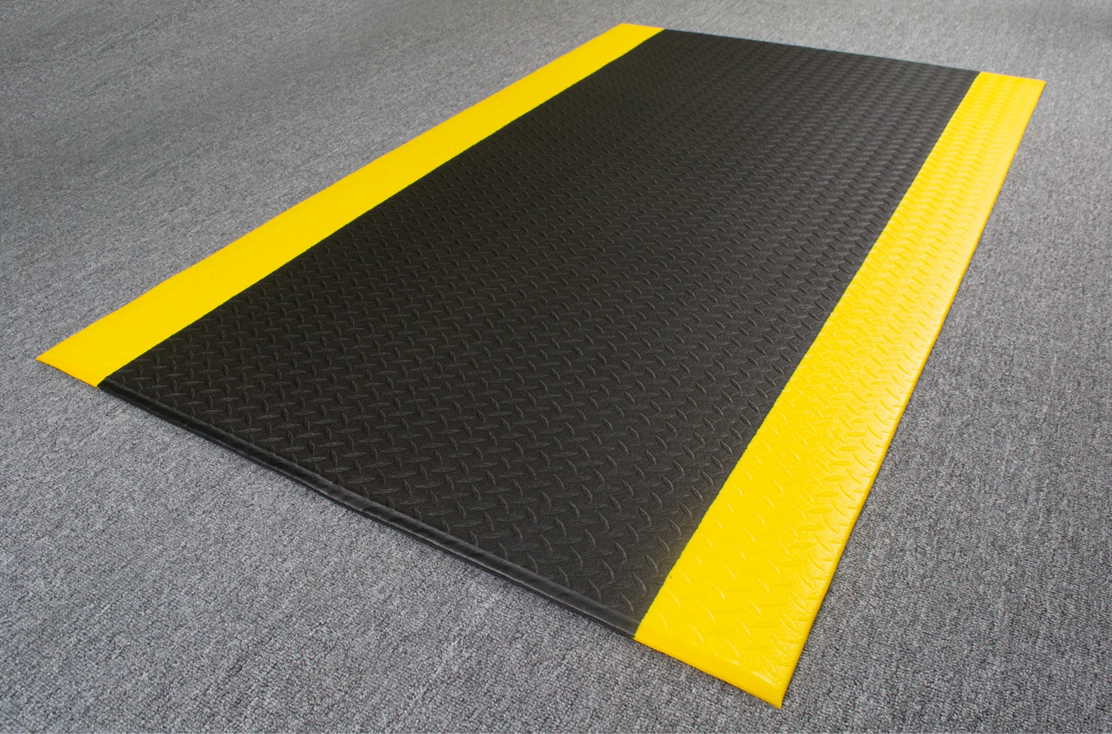 Heavy Duty Commercial Grade Diamond Plate Vinyl Non Slip Safety Ergonomic Standing Mat