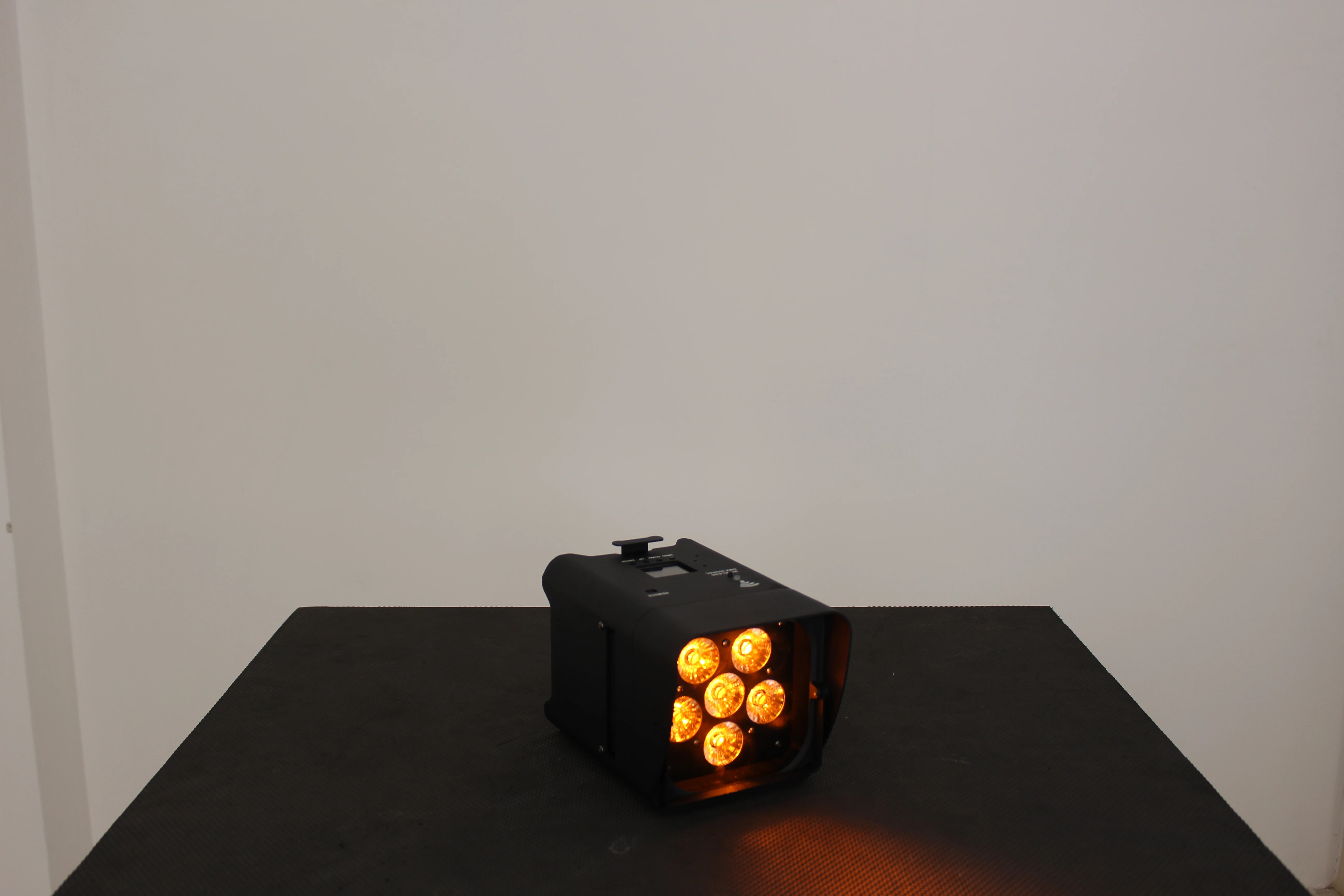 China Wholesale UV 6in1 Waterproof Battery Powered Wireless Remote Control & Wifi Led Flat Par Light