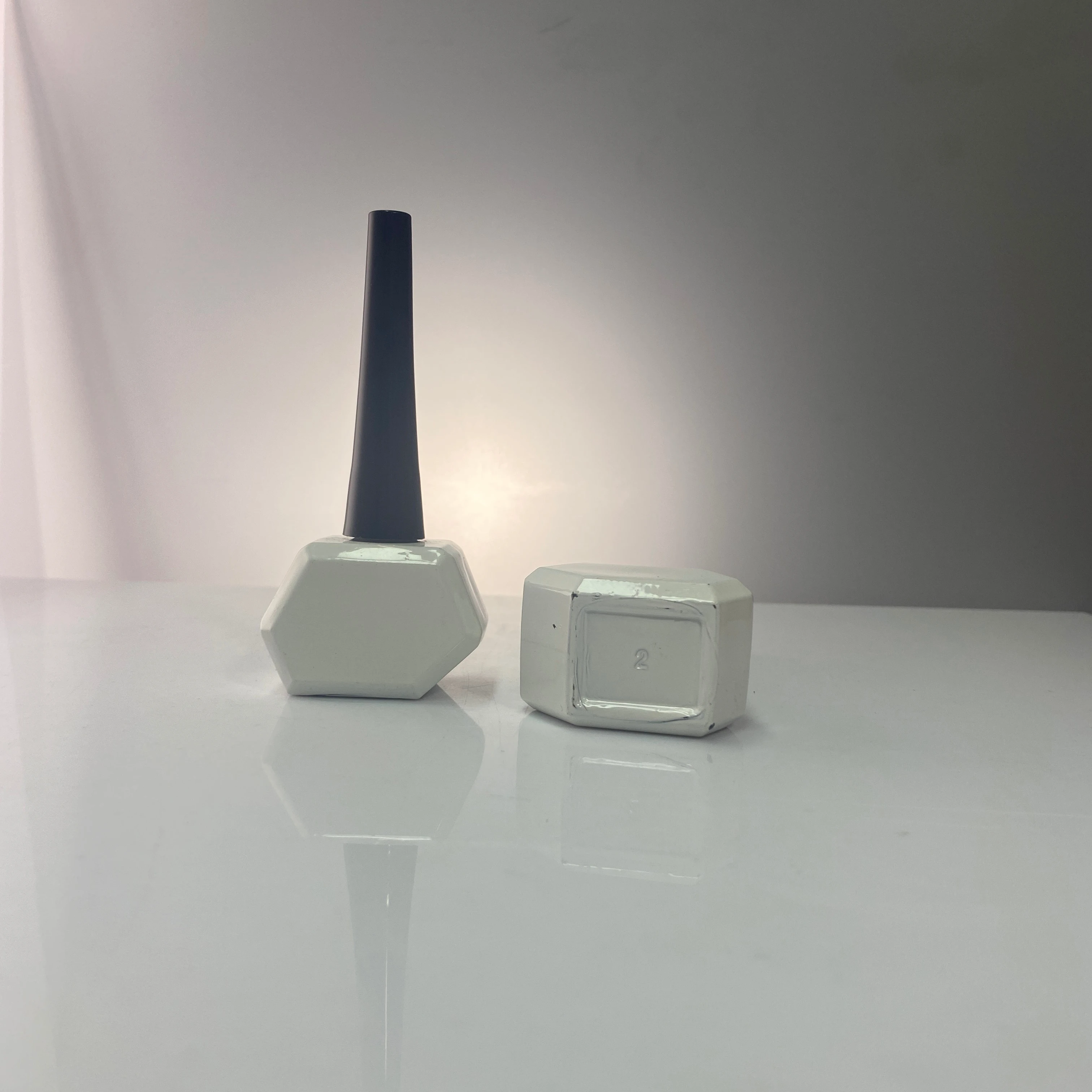 2022 New design special empty glass bottle nail polish bottles with brush cap 18.5ml