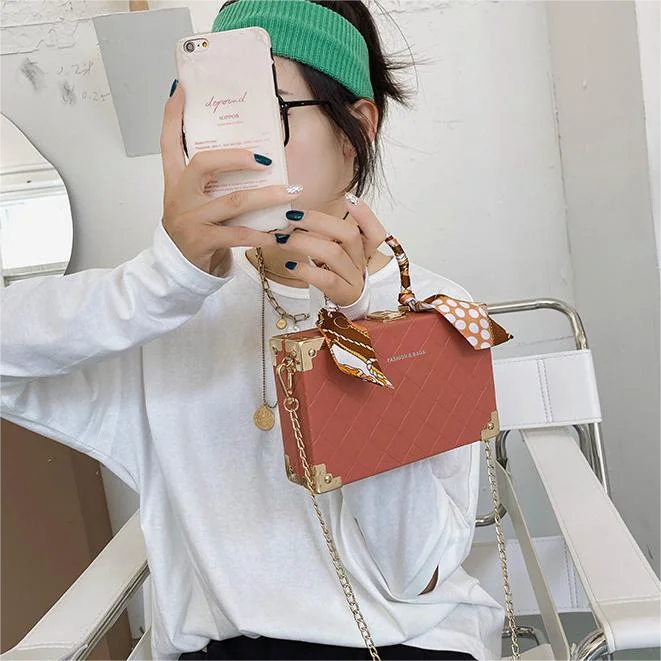 ZX-YL0185 Fashion Pu Leather Crossbody Bags 2022 Crossbody Bag Women Silk Scarf Chain Handbags For Women