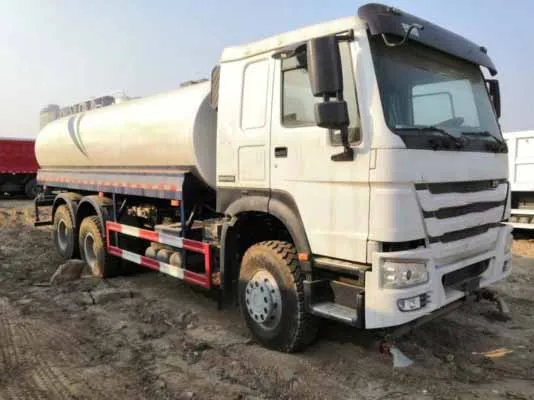 Fuel Tanker Oil Refuel Truck