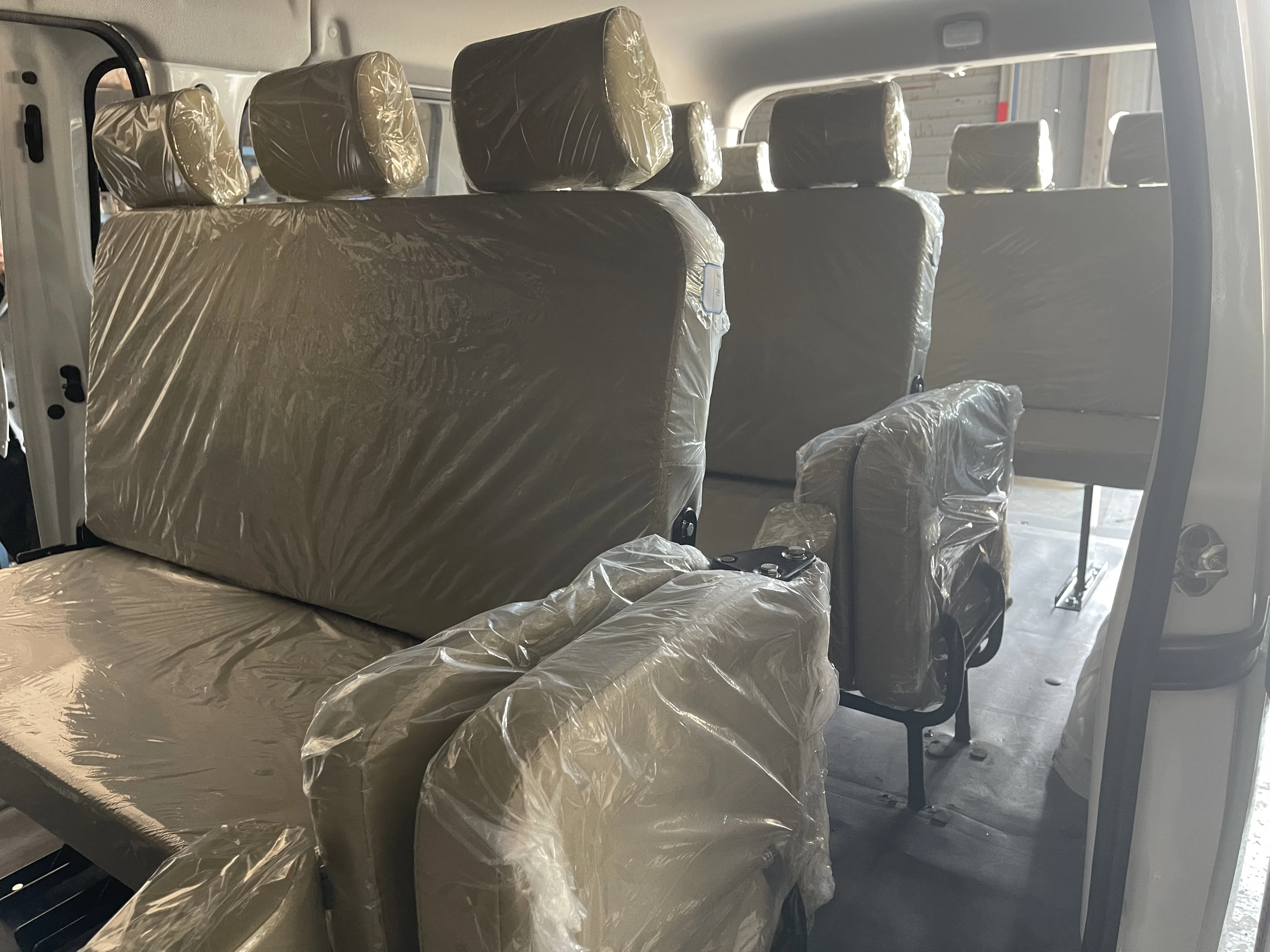 Wuling Pure Electricity Van Passenger Bus 7-14 Seats with Right Steering EV Motor