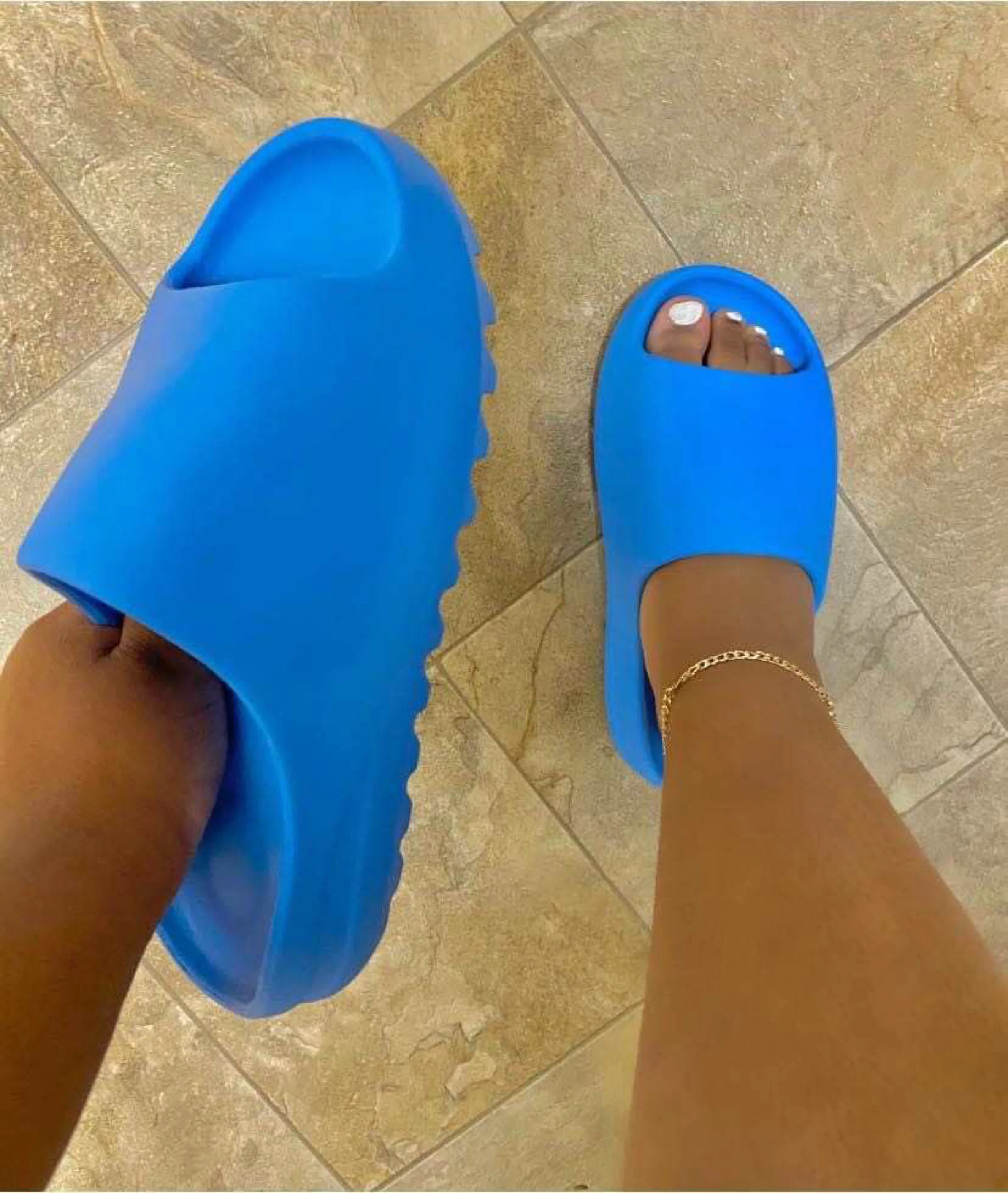 Новинка, цветные модные мягкие тапочки из пены Eva для женщин, брендовая пластиковая обувь для душа, ванной комнаты, резиновые пластиковые Тапочки