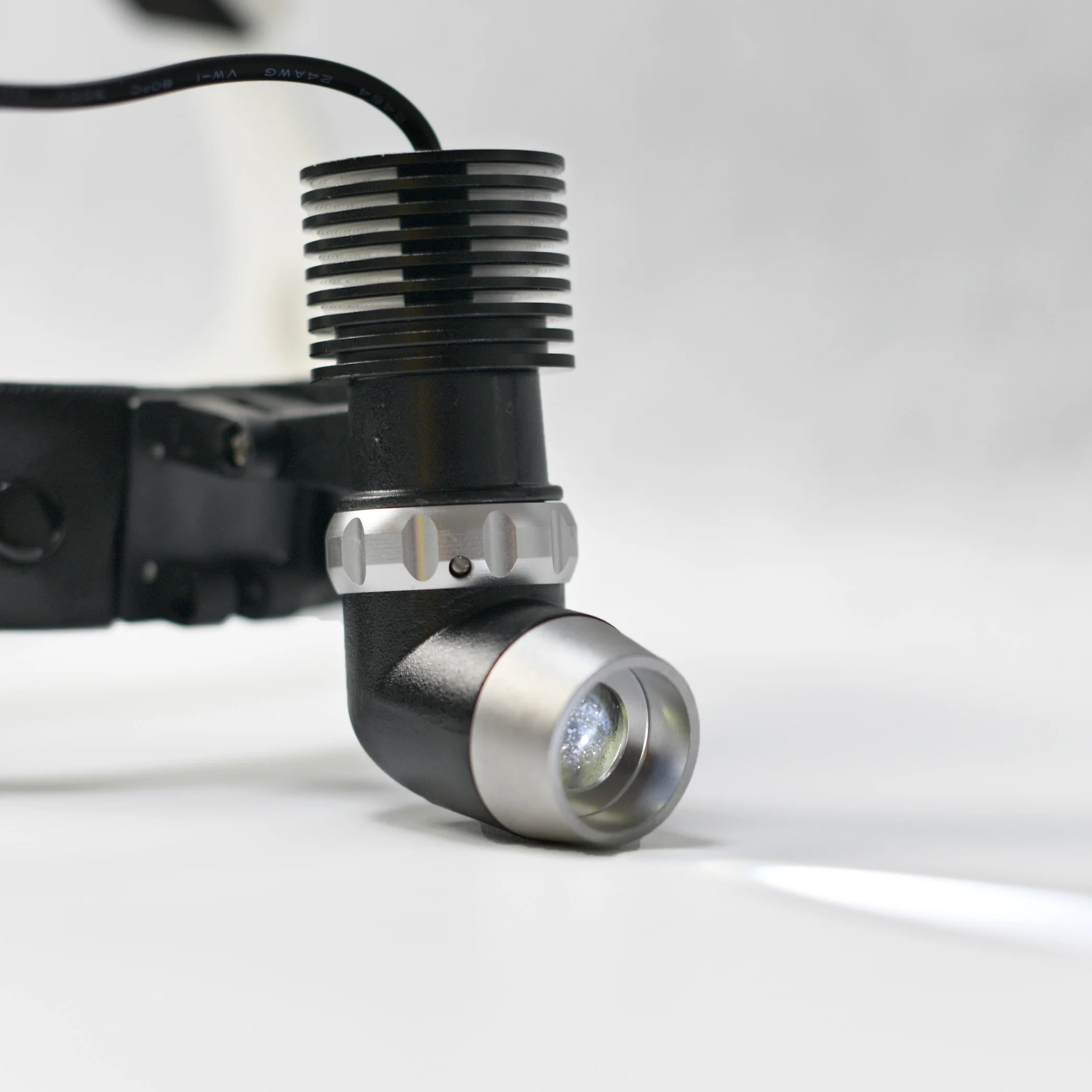 Медицинский налобный фонарь JD2500 перезаряжаемый светодиодный