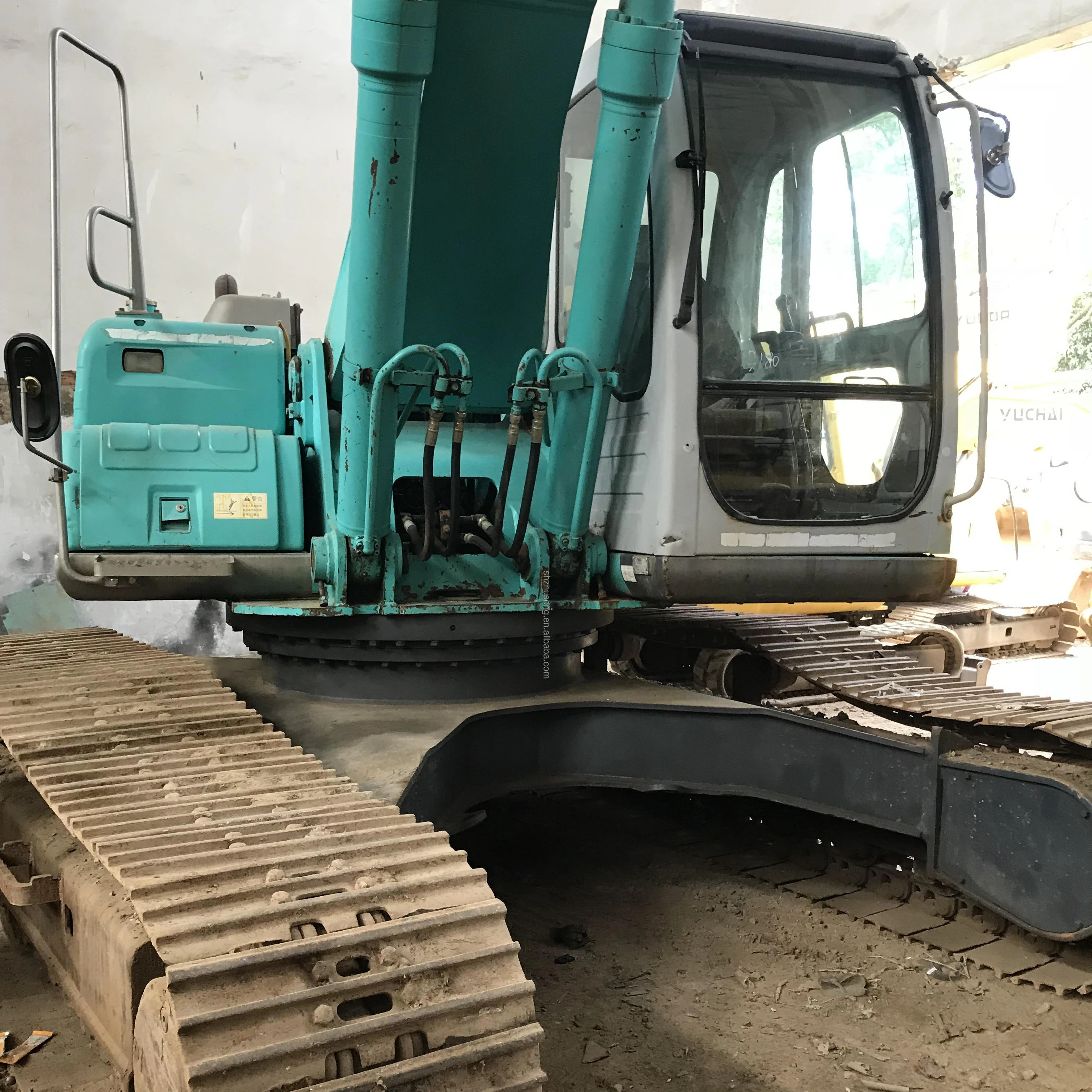 Used Kobelco excavator low price promotion  Japanese made used SK205-6 excavator good condition
