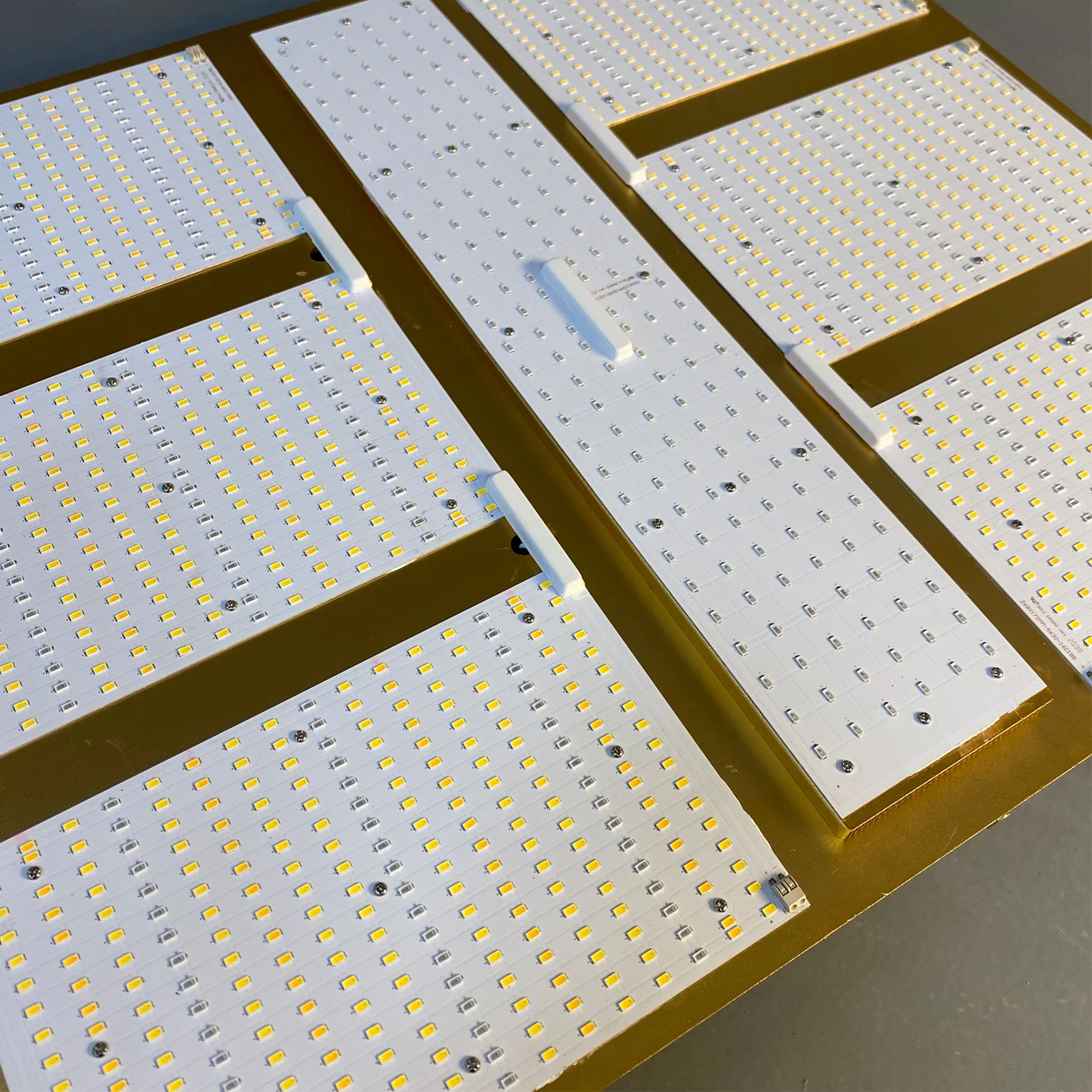 480 Вт Высокая эффективность Вертикальная светодиодная сельскохозяйственная лампа с регулируемой яркостью Многоканальная система УФ блок с пультом дистанционного управления для растений рассады цветение