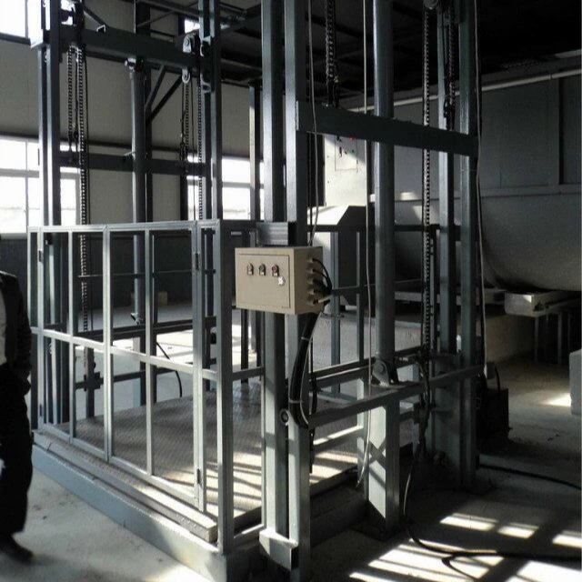 Cargo lift for warehouse