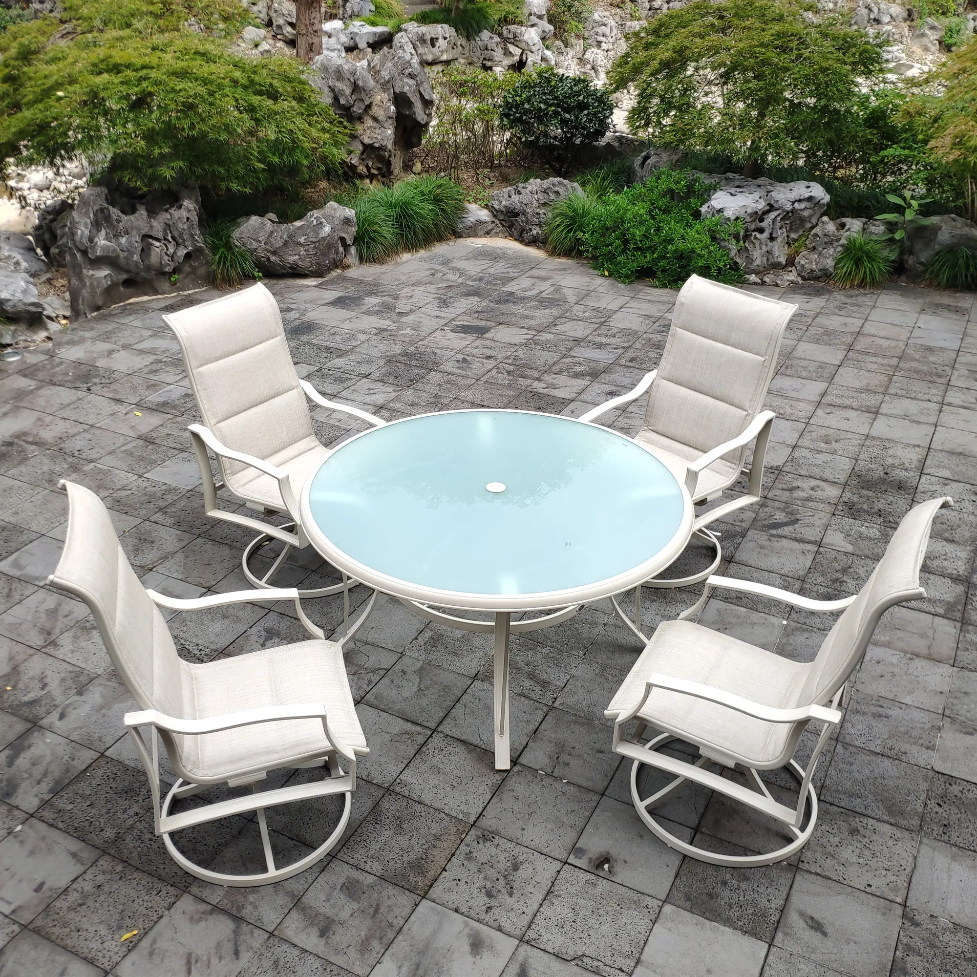 FREE SHIPPING Five-piece outdoor lawn garden dining table and chair four revolving chairs a round umbrella table