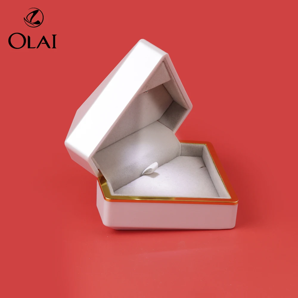 Olai Diamond Shape Luxury LED Light Touch Lacquer Painting Earring Pendant Chain Jewelry Gift Package Box