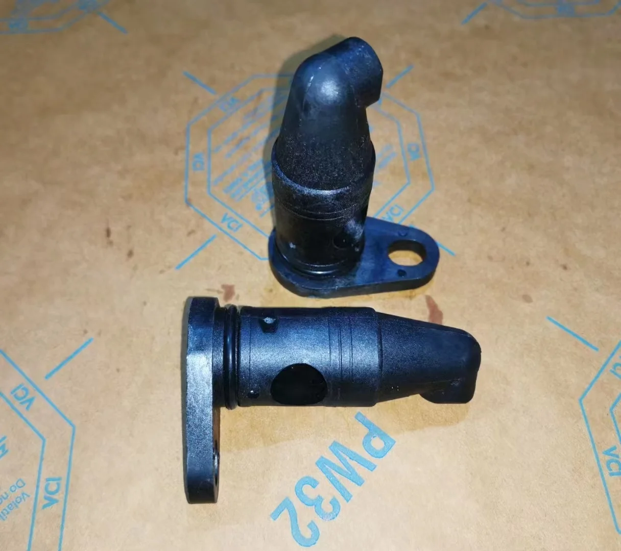 Piston cooling nozzle 4058947 3082522 3068526 Suitable for Cummins  N14 engine