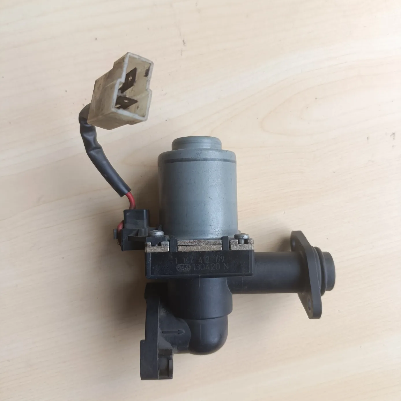 Remove the parts  Heating system Solenoid Valve 84223730 FOR VOL