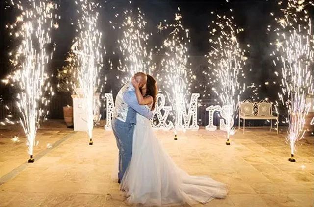 Remote Control 6p Rotating Indoor Pyrotechnic Stage Fountain Machine Fireworks Firing System Cold Pyro Machine for Wedding Decor