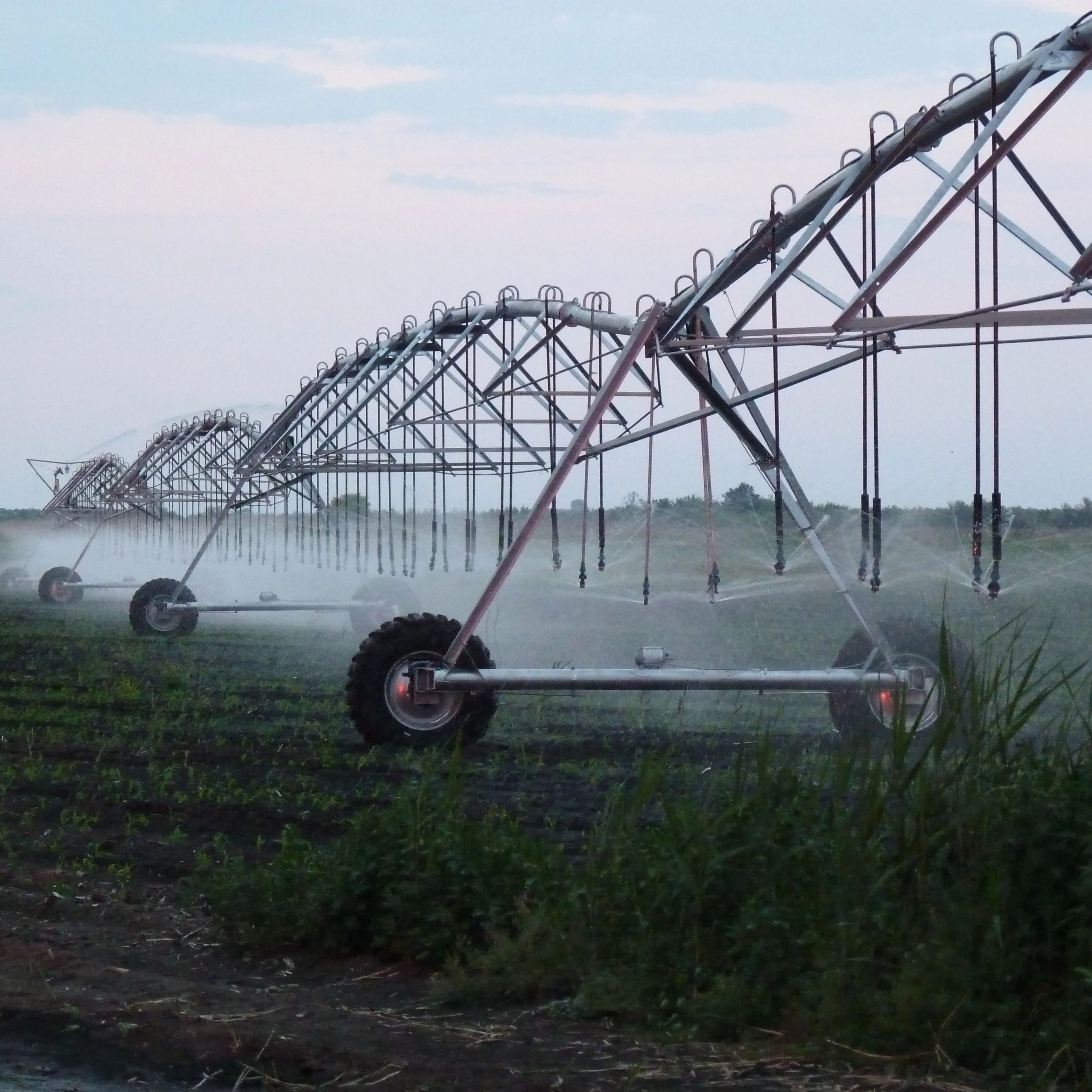 
2021 Best Price Towable Center Pivot Irrigation system for Alfalfa farm 