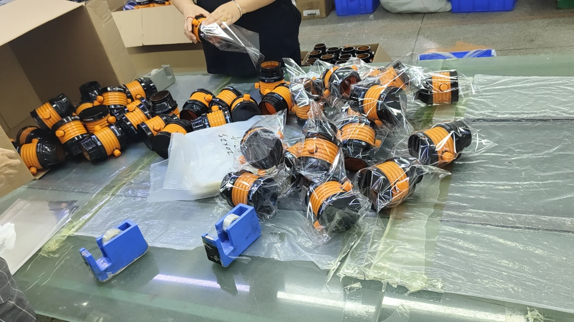 OEM hot sale factory custom brush pot pen container vinyl cartoon pen holder collective  hard PVC CLEAN and GOOD quality