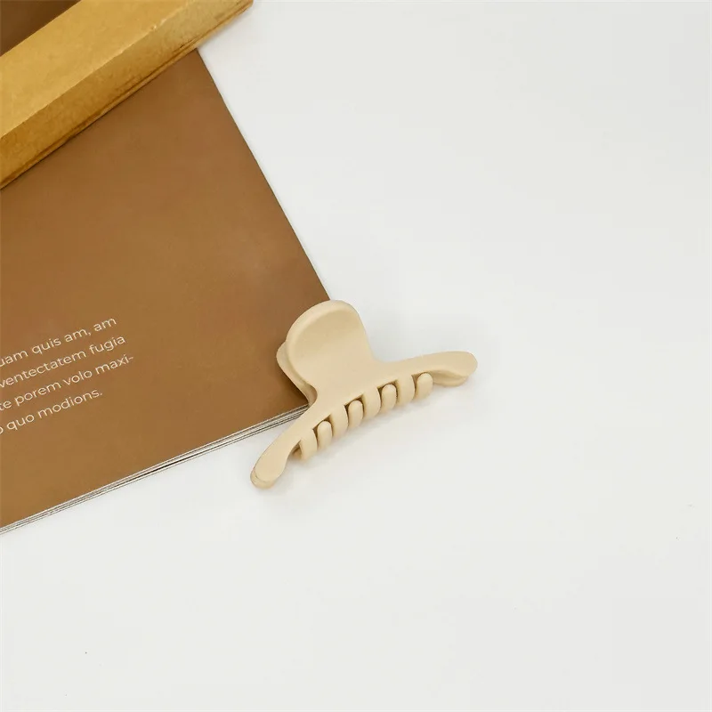 CLARMER New Fashion Women Hair Accessories High Quality PC Plastic Material Milk coffee Matte Surface Hair Claws for Women