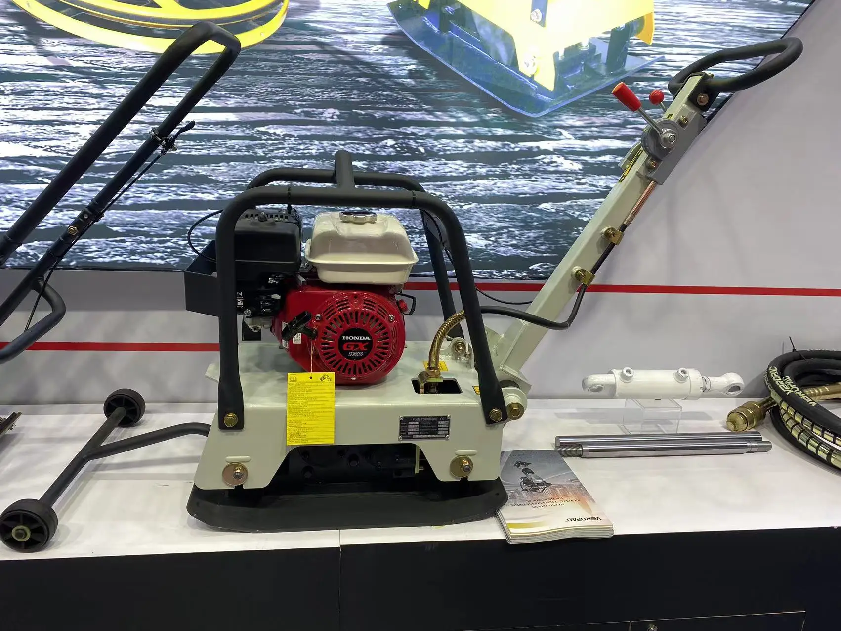 Hot selling plate compactor customize color light construction machine two way 25KN Reversible Vibrating Plate Compactor machine