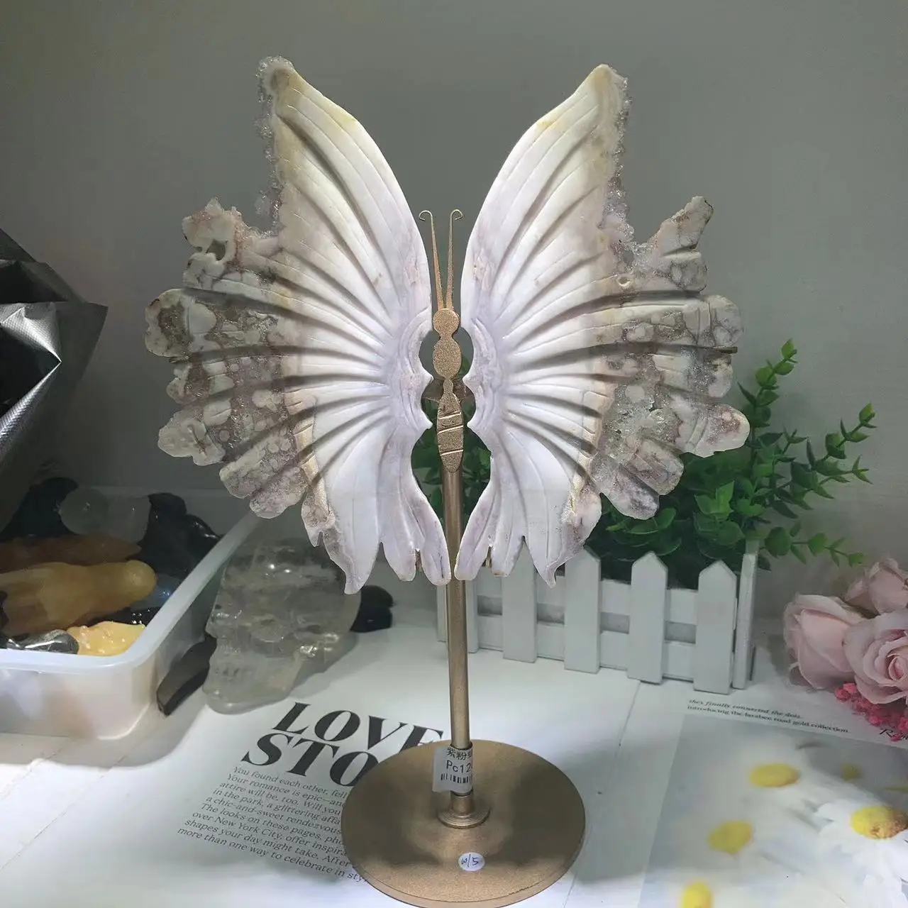 Natural Custom Hand Carved Rainbow Fluorite Butterfly Bat Wings Flower Agate Angle Dragon Wings Crystal Wings with Holder