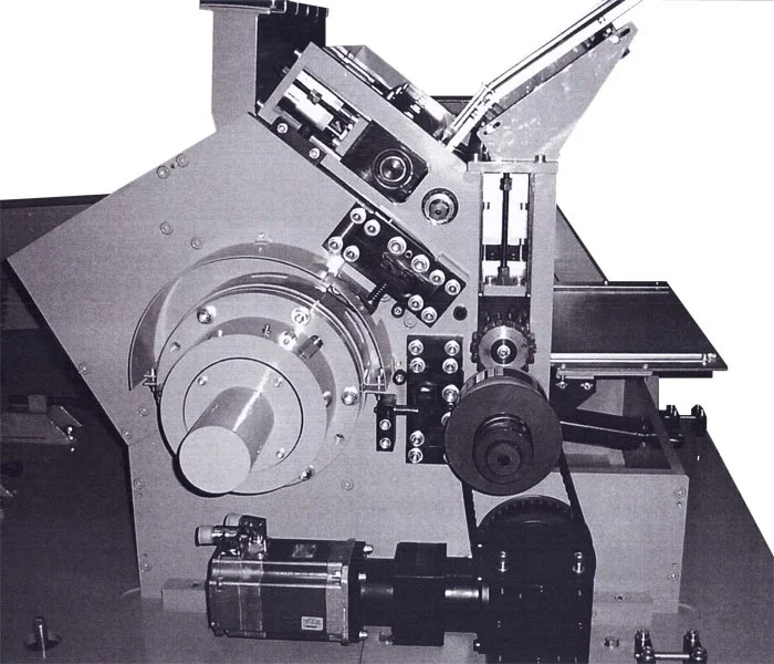 Fully automatic pet diaper manufacturing machine with CE certification