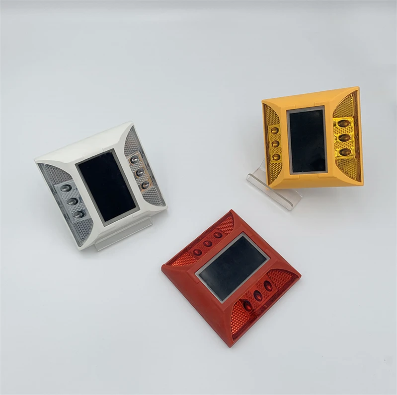 IP68 Waterproof Plastic Shell Reflector Road Stud with LED Flashing Light 30 Tons Truck Side Solar Cat Eye Markers Road Studs