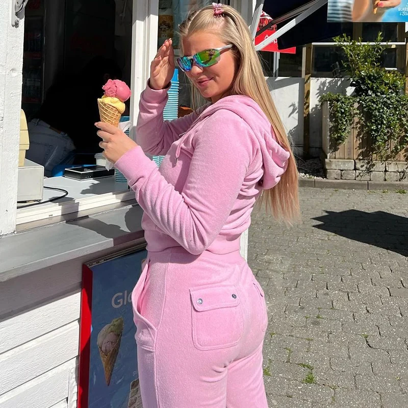 Женский спортивный костюм с карманами