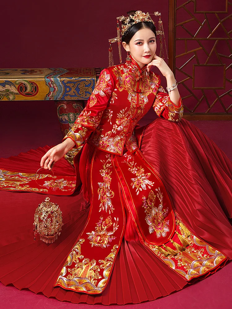 Red China Flower Dragon Phoenix Embroidered Slim Traditional Chinese Wedding Dress for Bride and Groom